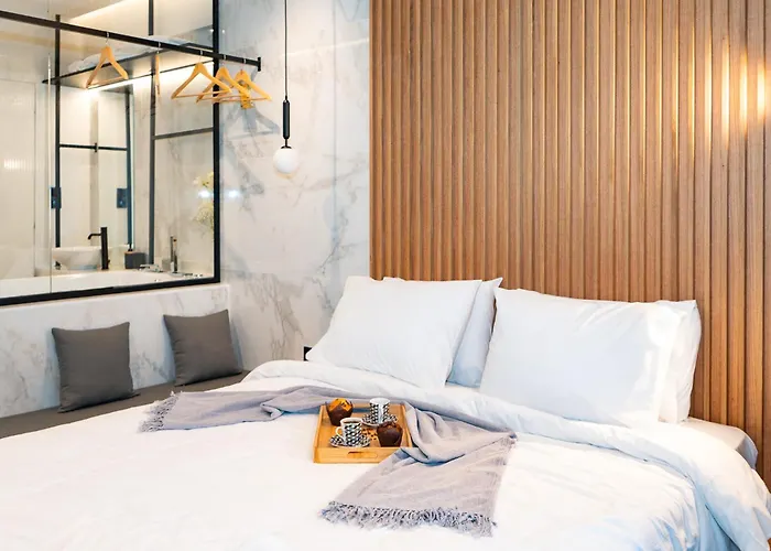 Luxury Suites With Jacuzzi By Sea&Thecity