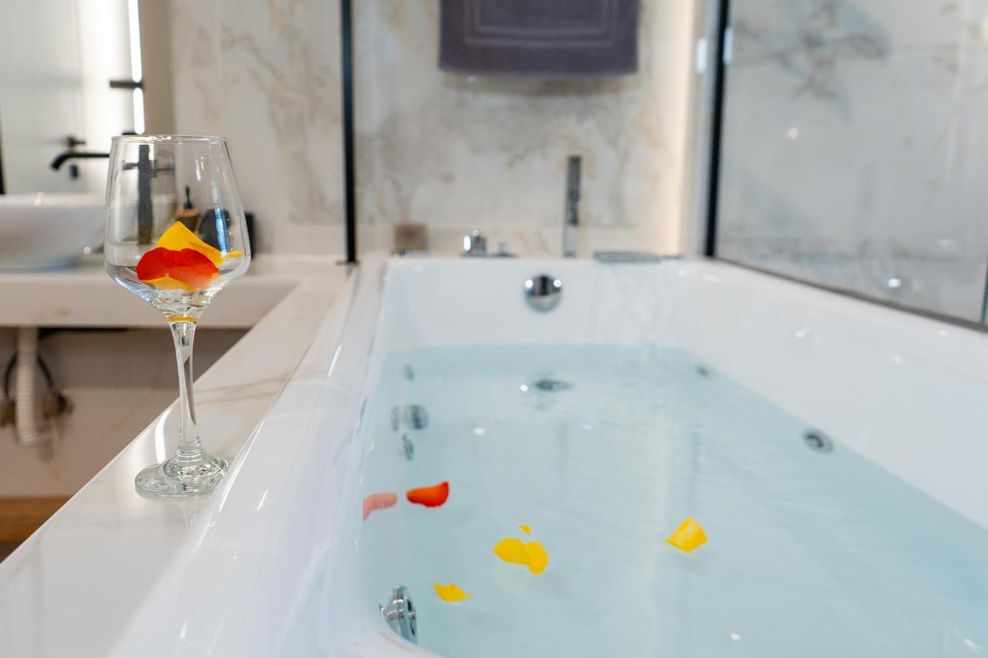 Luxury With Jacuzzi By Sea&thecity Soluň