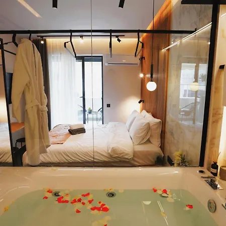 Luxury Suites With Jacuzzi By Sea&Thecity Thessaloniki Exterior photo