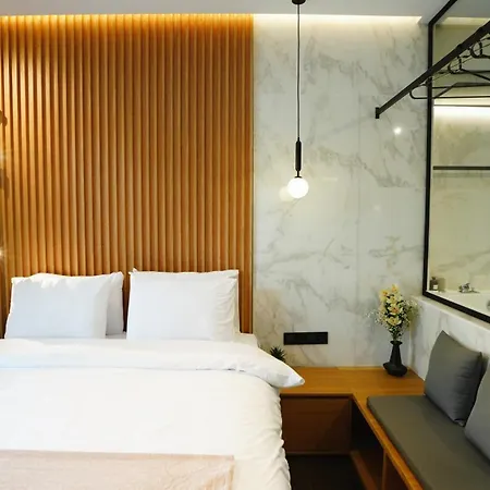 Luxury Suites With Jacuzzi By Sea&Thecity Thessaloniki Exterior photo