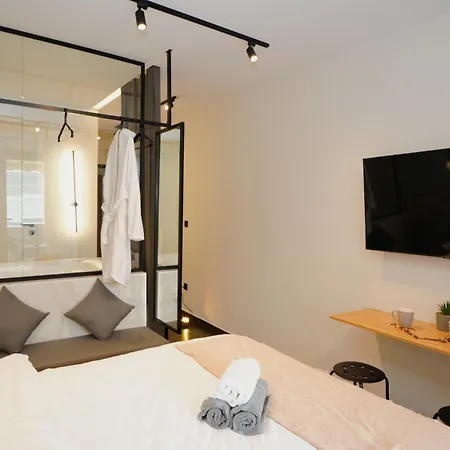 Luxury Suites With Jacuzzi By Sea&Thecity Thessaloniki Exterior photo