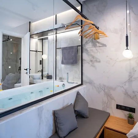 Luxury Suites With Jacuzzi By Sea&Thecity Thessaloniki Exterior photo