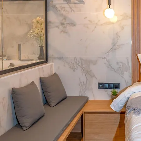 Luxury Suites With Jacuzzi By Sea&Thecity Thessaloniki Exterior photo