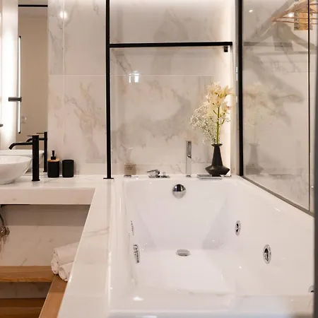 Luxury Suites With Jacuzzi By Sea&Thecity Thessaloniki Exterior photo